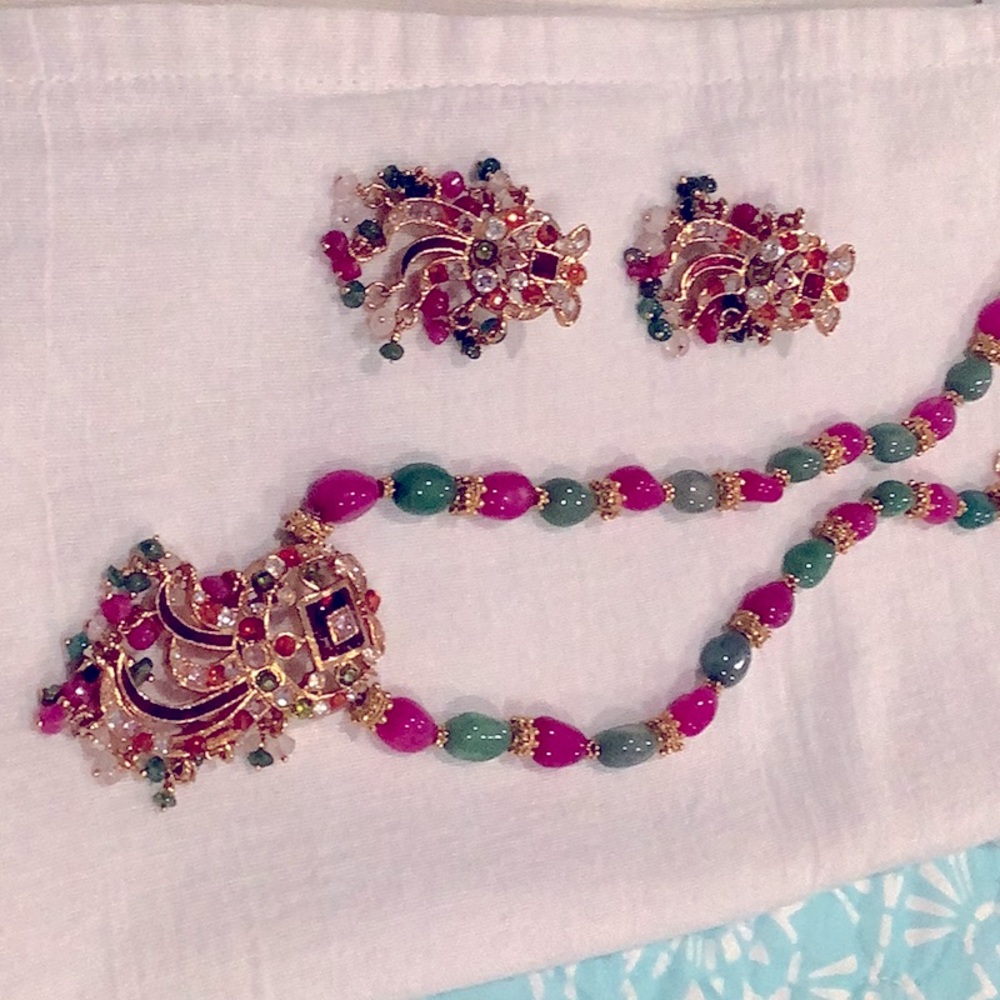 Indian jewelry/necklace set